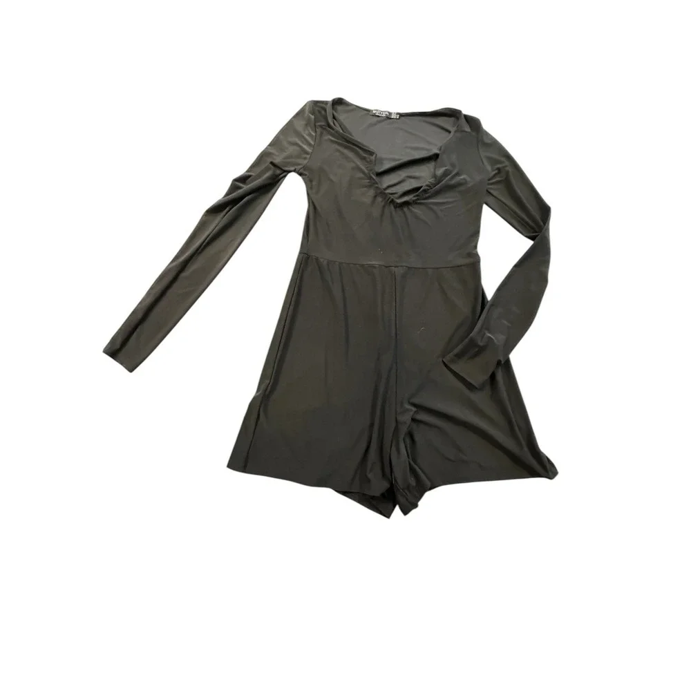 Nasty Gal Jumper Romper Women Size 6 Black Long Sleeve Shorts One Piece USA EUC - Picture 1 of 9
